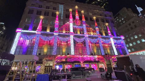 saks fifth avenue light show.